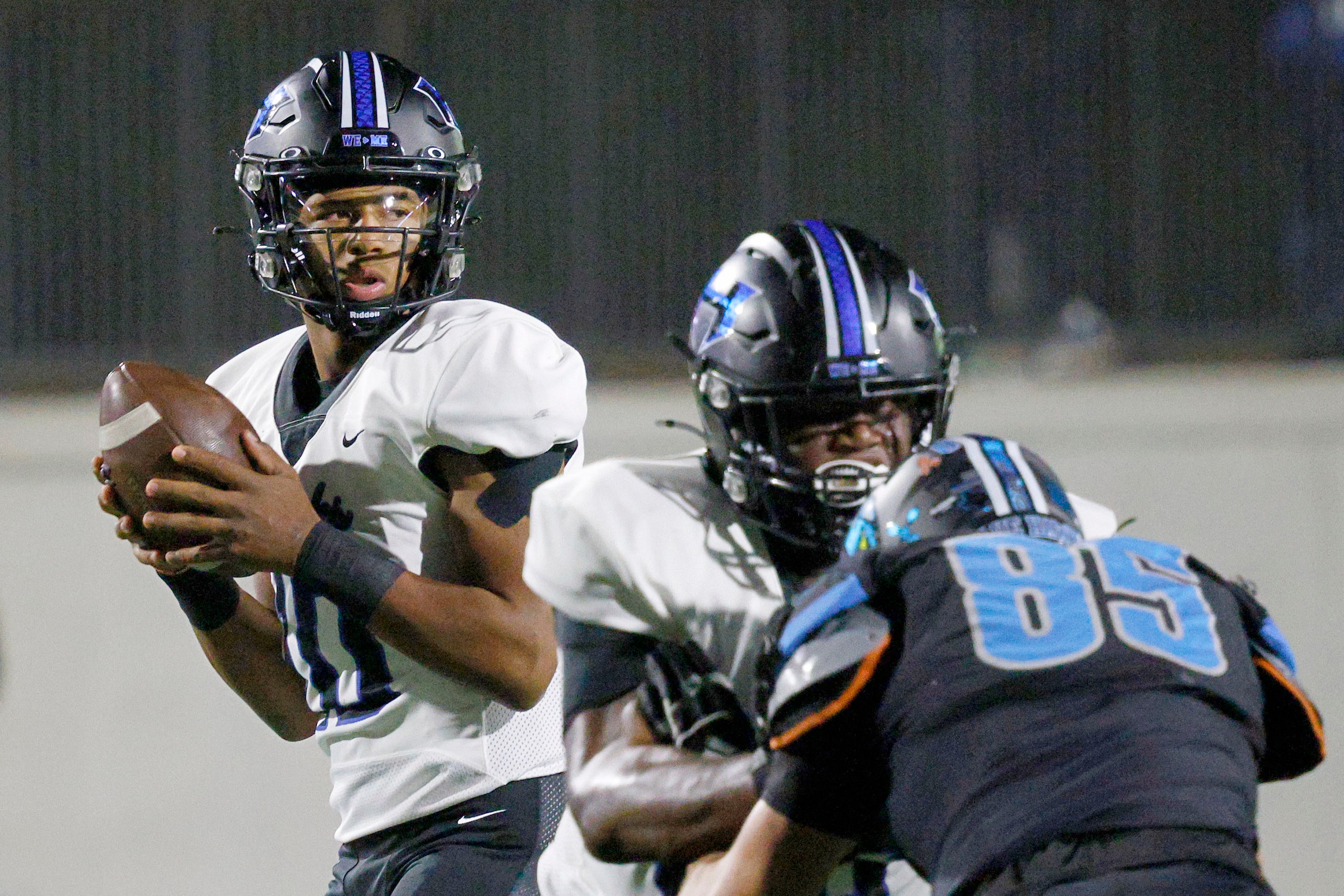 Hebron's quarterback Patrick Crayton Jr. (10) looks to throw the ball in the first half of a...