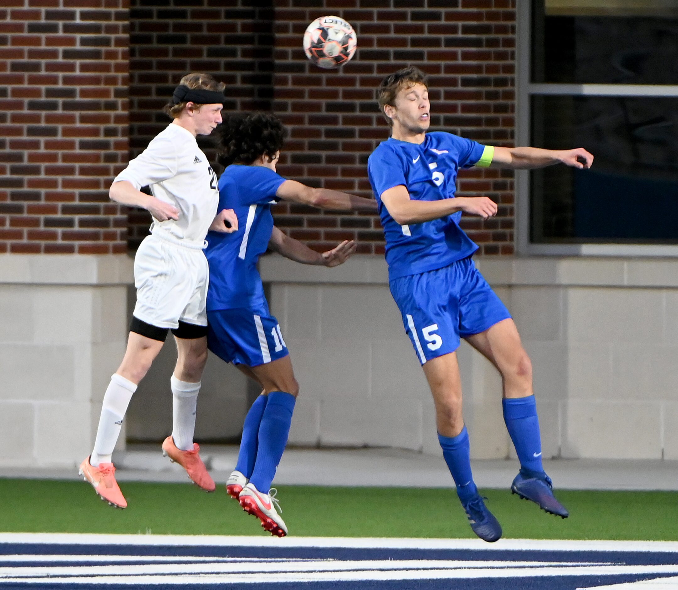 Flower Mound’s William Poteet (20) goes up for a header with Allen’s Bryan Vallejo (11) and...