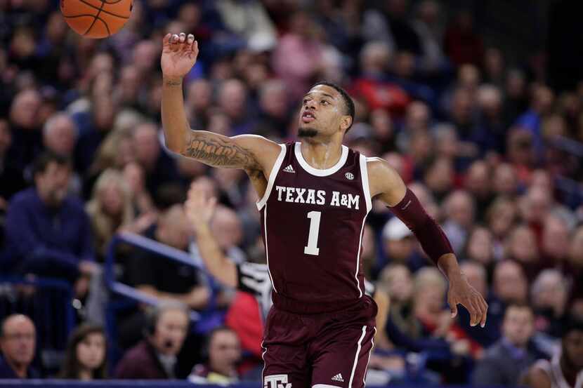 Texas A&M guard Savion Flagg (1) goes after the ball during the second half of an NCAA...