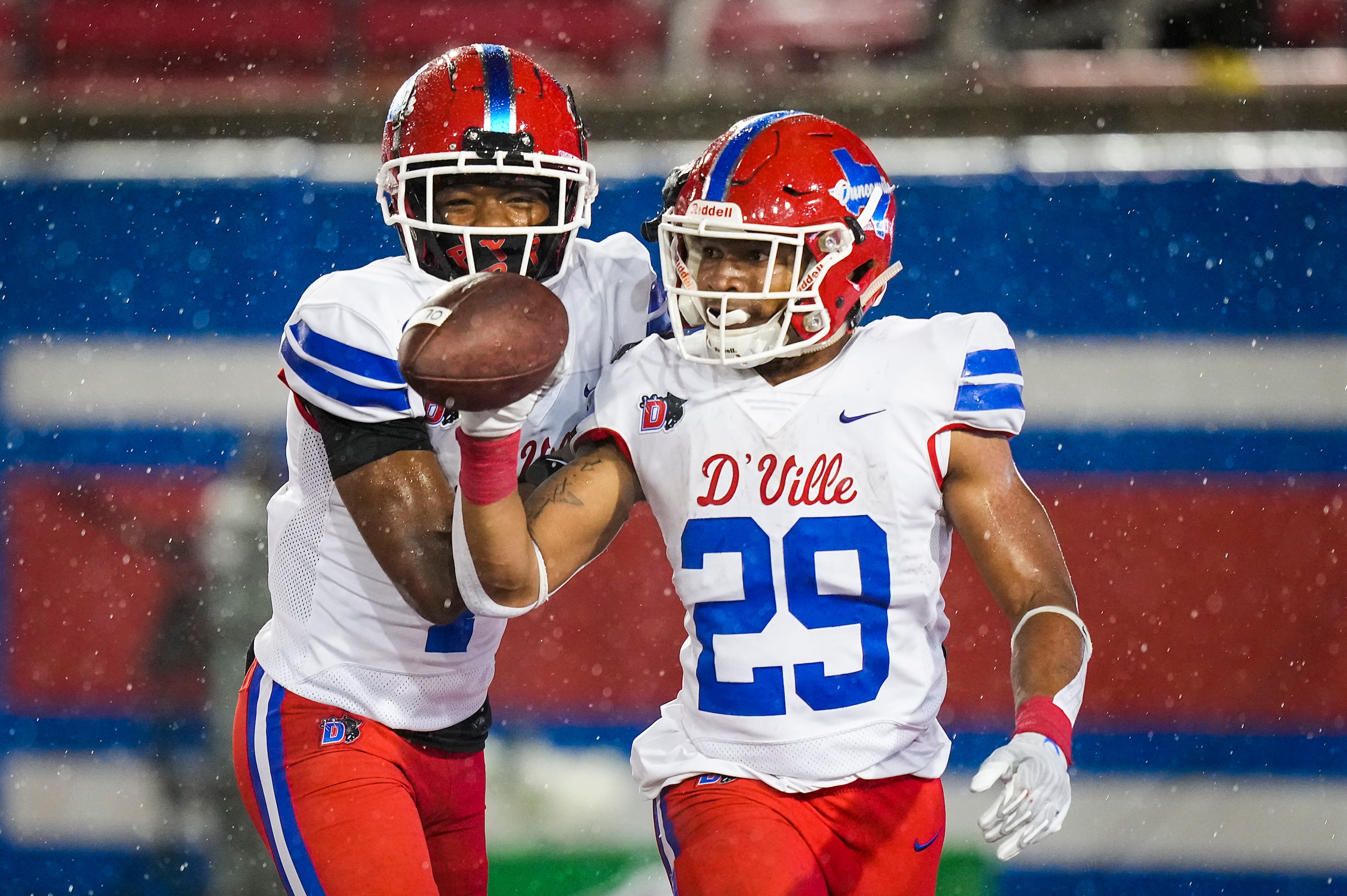 Duncanville running back Caden Durham (29) celebrates with wide receiver Lontrell Turner (1)...