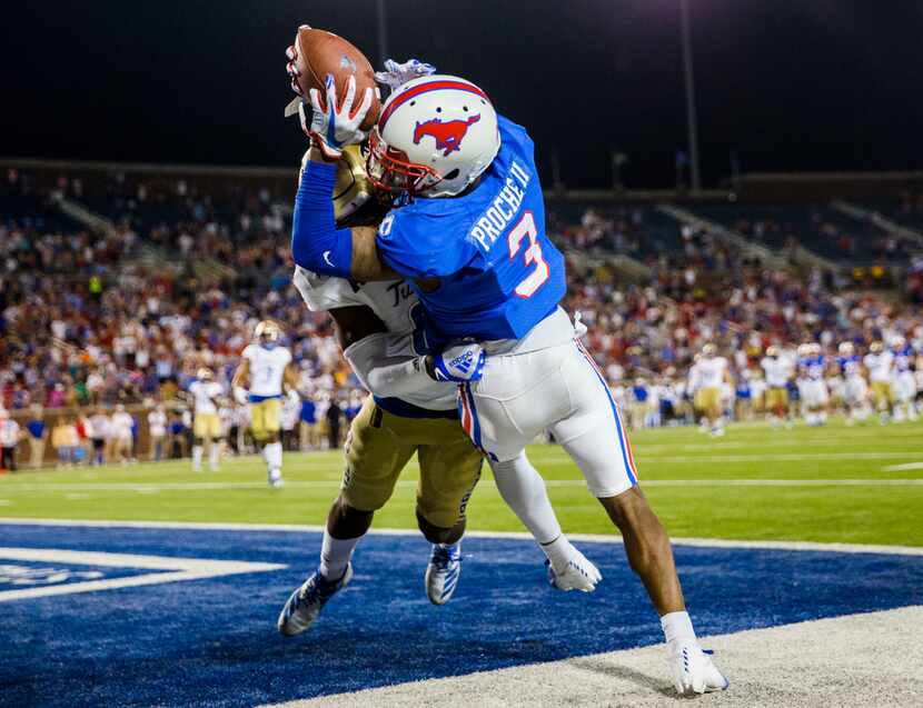 SMU Mustangs wide receiver James Proche (3) catches a pass in the end zone for a 43-37 win...