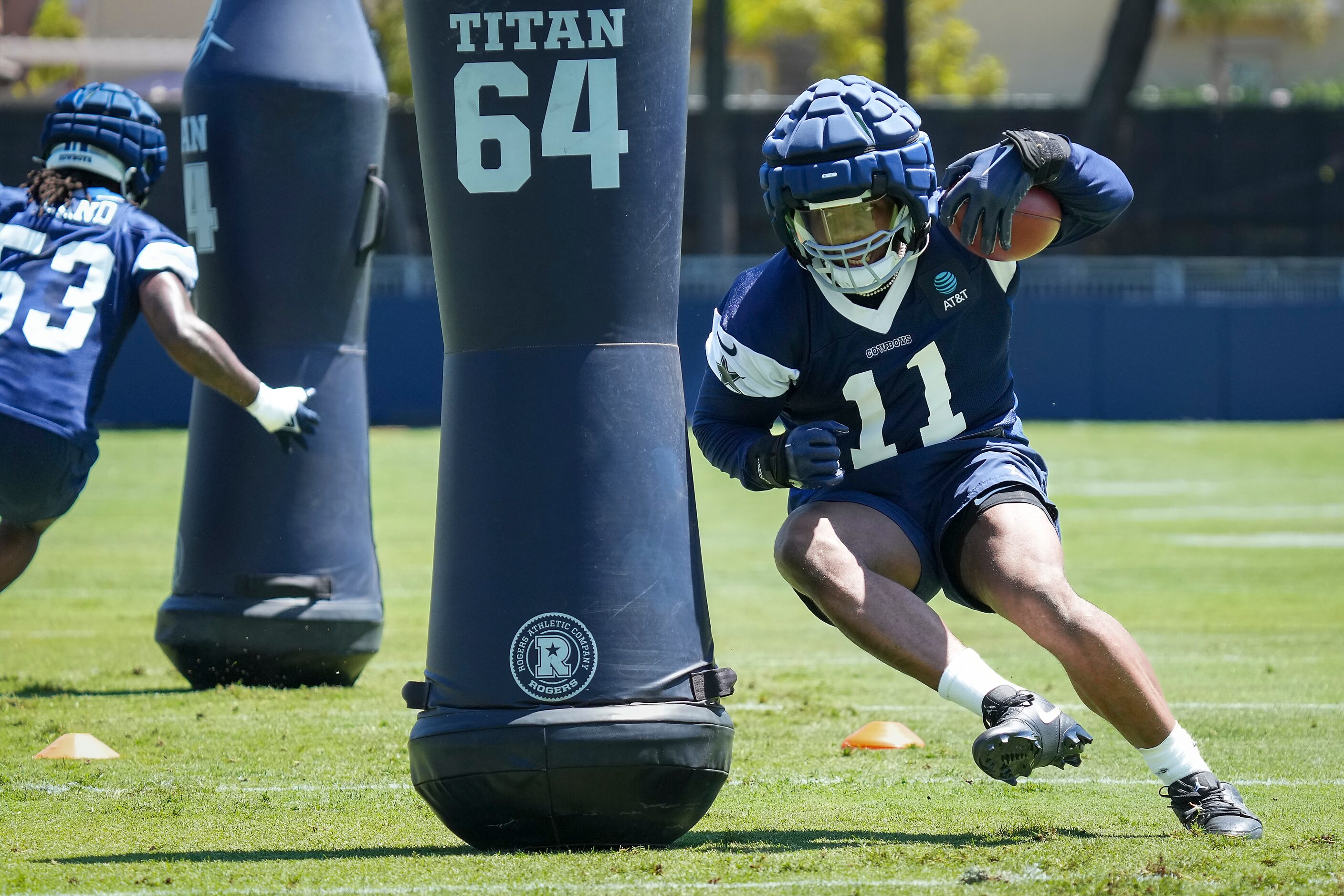 Dallas Cowboys linebacker Micah Parsons (11) participates in a drill during a training camp...