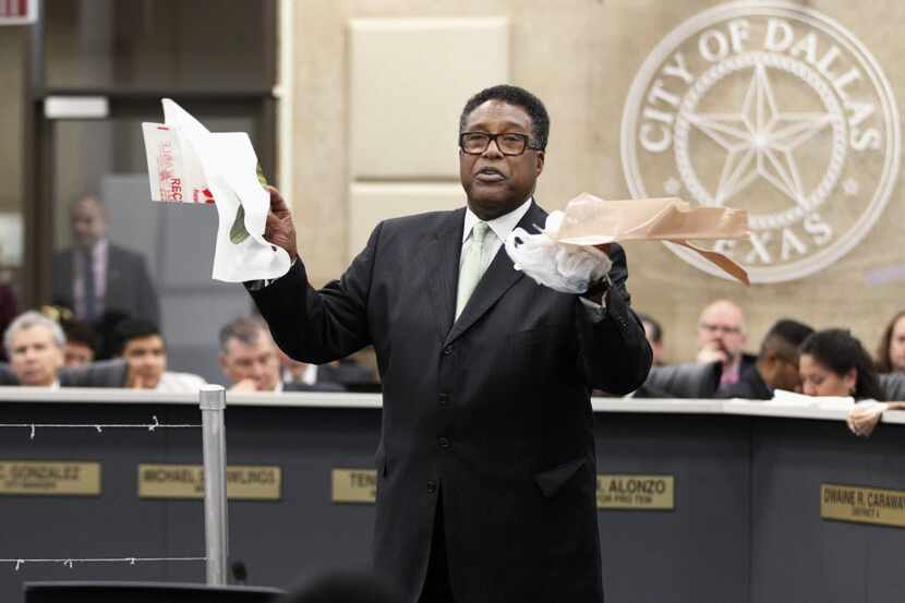 Dwaine Caraway tried Wednesday to convince his council colleagues to ban the bag...