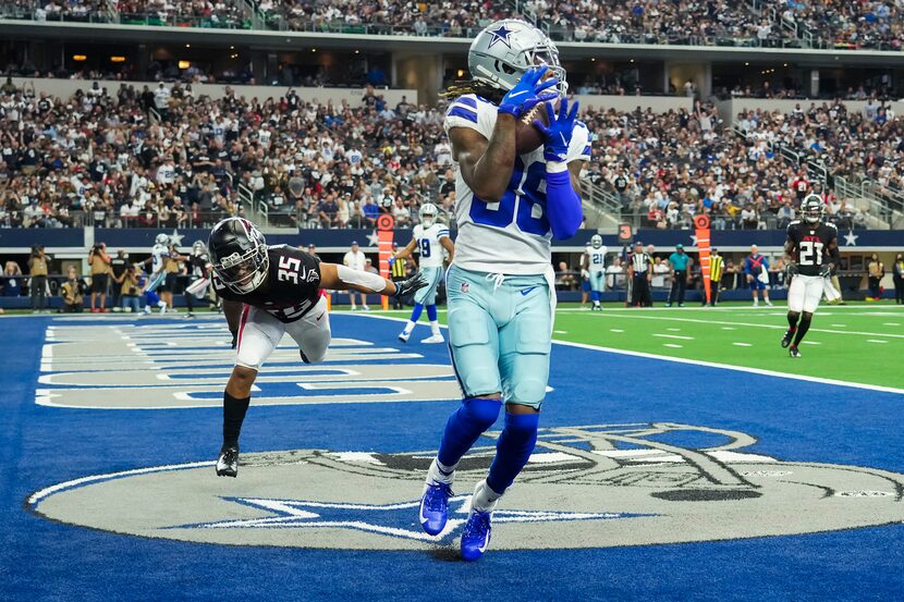 Dallas Cowboys wide receiver CeeDee Lamb (88) catches a 9-yard touchdown  pass as Atlanta...