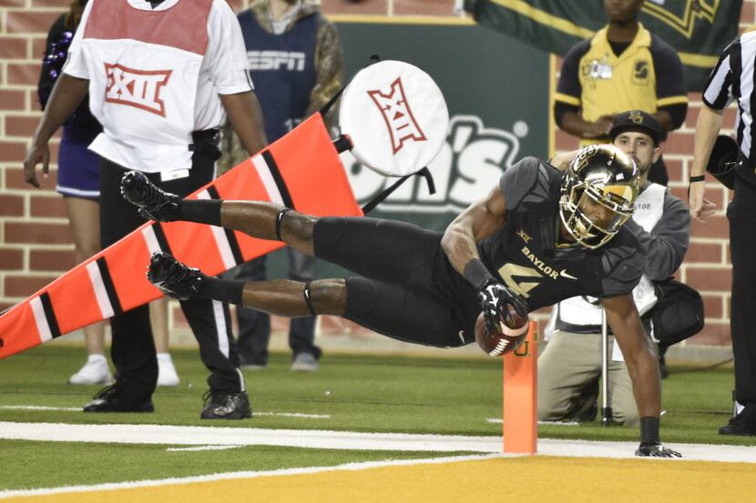 Baylor Bears wide receiver Jay Lee (4) leaps, but fails to score against the Kansas State...