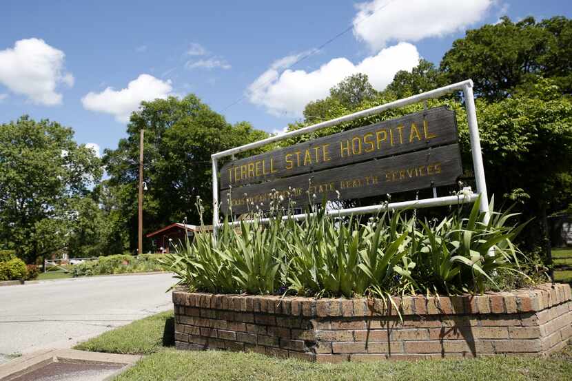The entrance to the Terrell State Hospital in Terrell. (Rose Baca/The Dallas Morning News)