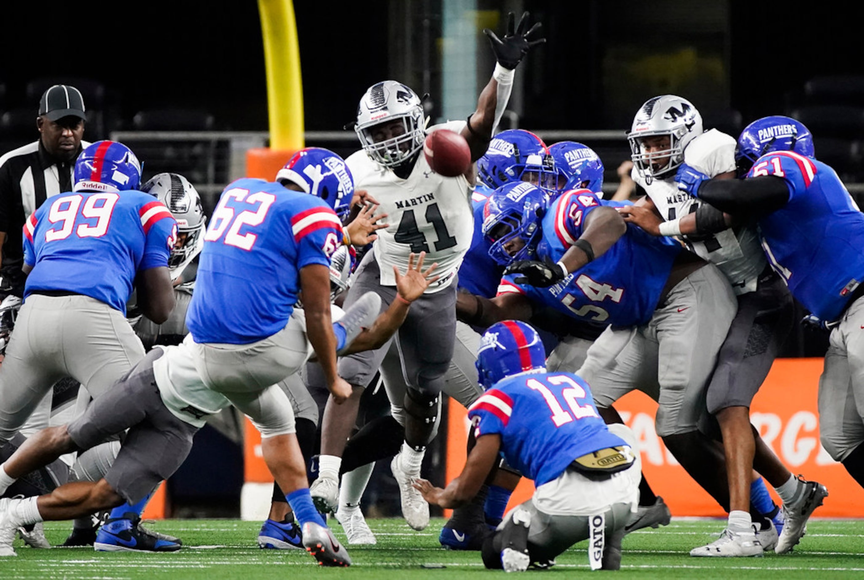 Duncanville's Eduardo Galvan (62) kicks a 41-yard field goal past Arlington Martin's Chris...