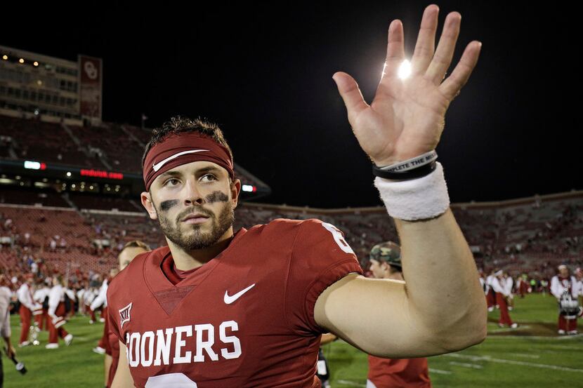 NORMAN, OK - SEPTEMBER 16: Quarterback Baker Mayfield #6 of the Oklahoma Sooners waves to...
