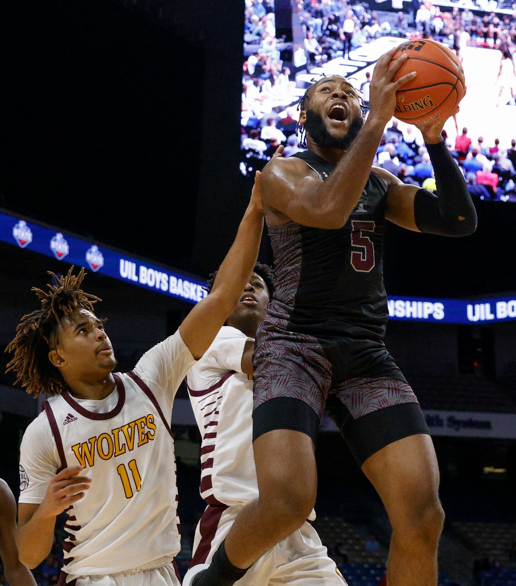 Mansfield Timberview guard Jared Washington (5) drives to the rim over Beaumont United guard...