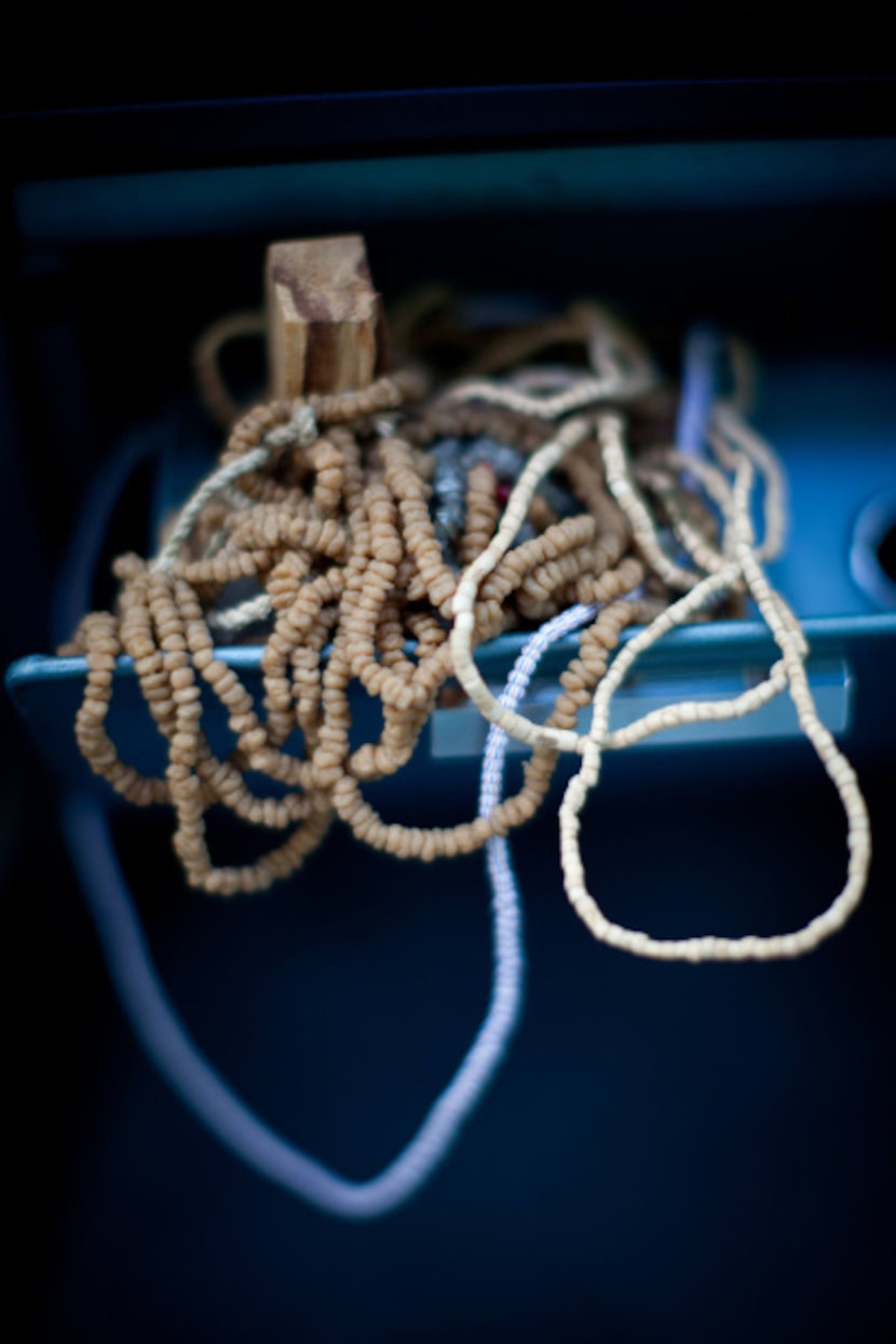 Sandalwood beads in the Lincoln's ashtray emit a soothing scent