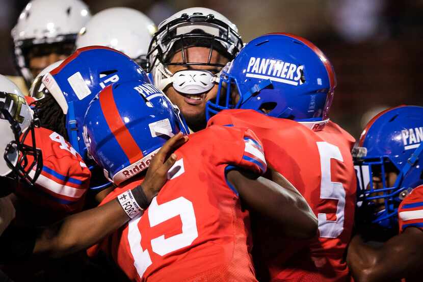 South Oak Cliff quarterback Rodney Hudson (6) is wrapped up by Duncanville defenders Tyler...