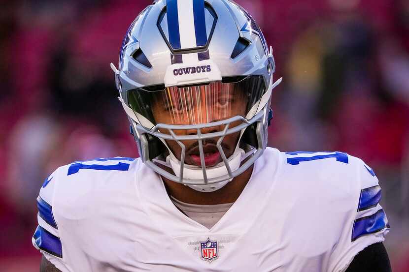 Dallas Cowboys linebacker Micah Parsons (11) warms up before an NFL divisional round playoff...