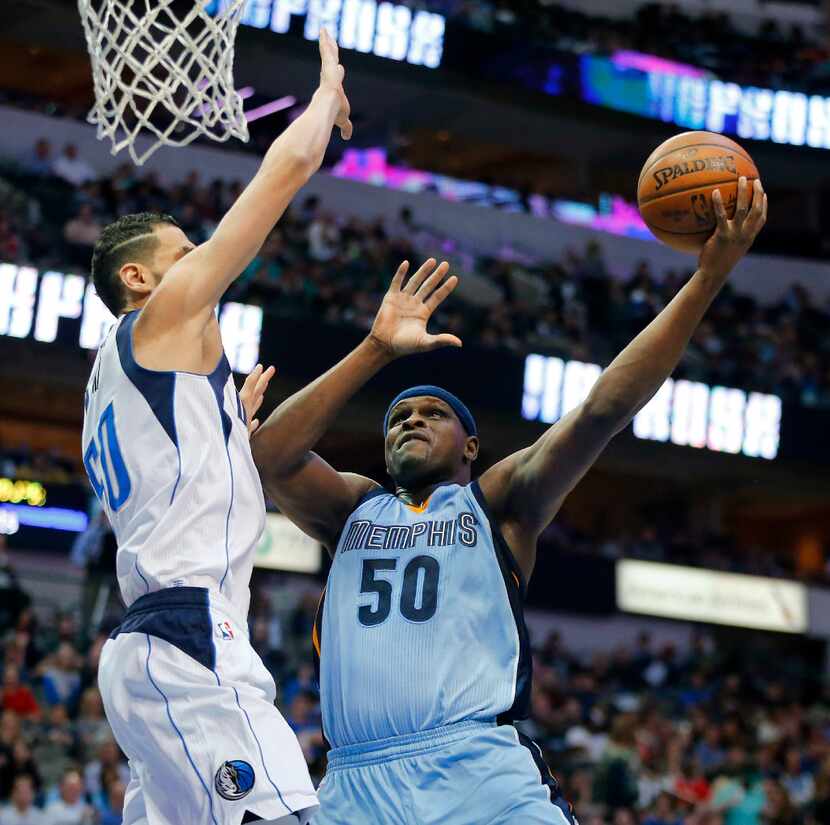 Memphis Grizzlies forward Zach Randolph (50) rolls into the lane for a hook shot against...