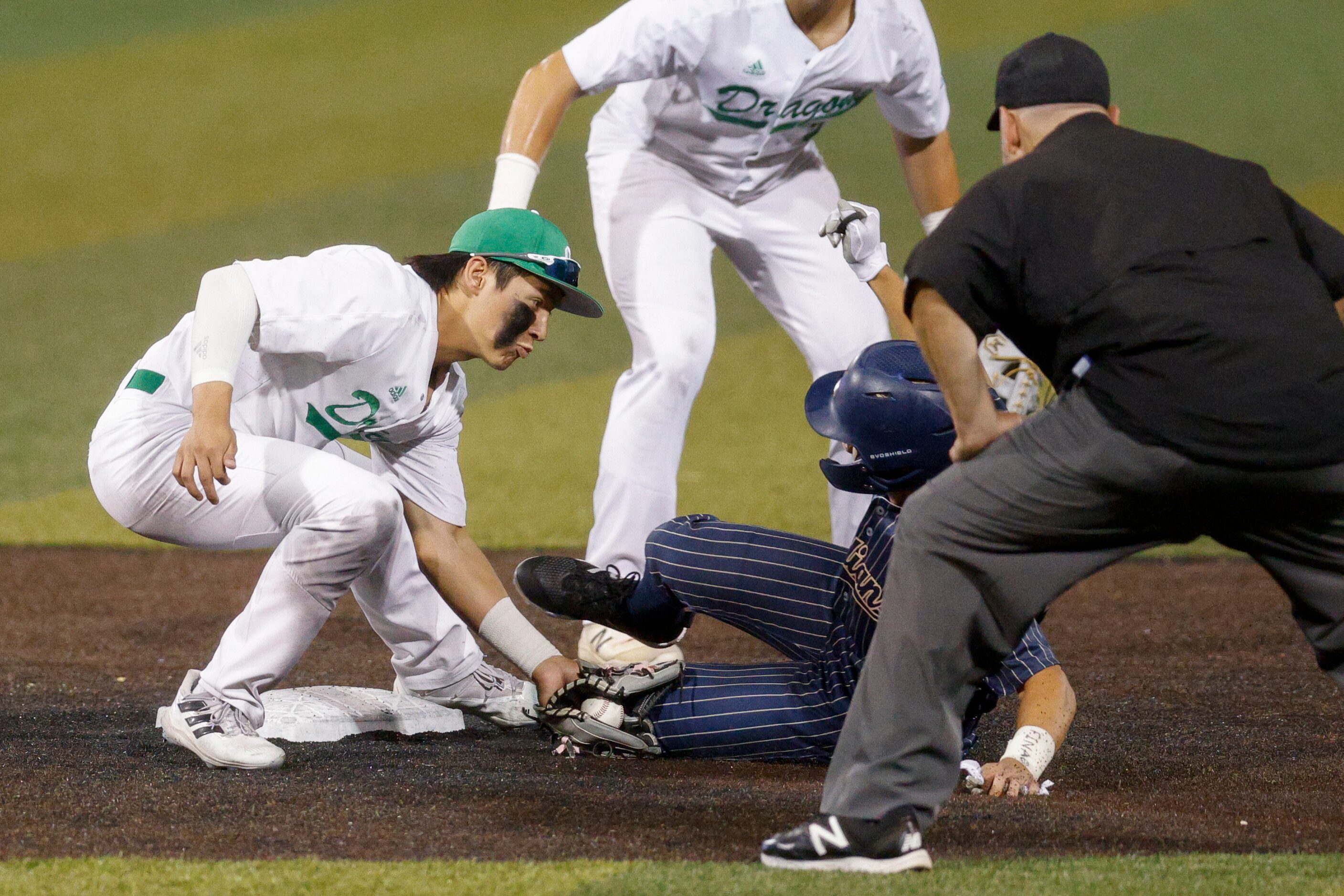 Southlake Carroll shortstop Ethan Mendoza (1) applies the tag to Keller right fielder Zach...