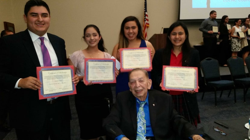 En el banquete de Lulac se entregaron cuatro becas a nombre de Chaires. (CORTESÍA)