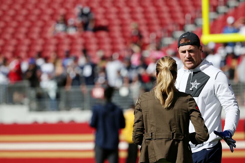 Dallas Cowboys tight end Jason Witten (82) speaks with broadcaster Erin Andrews before a...