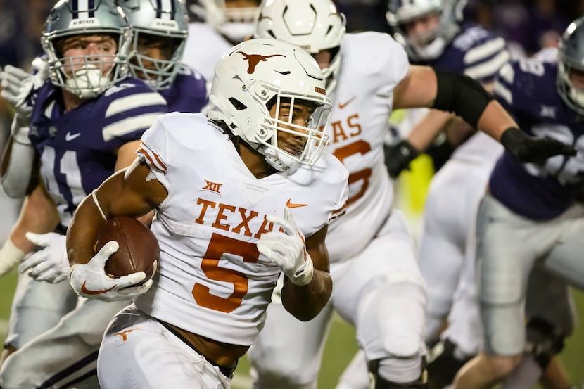 Texas running back Bijan Robinson (5) carries against Kansas State during the second half of...