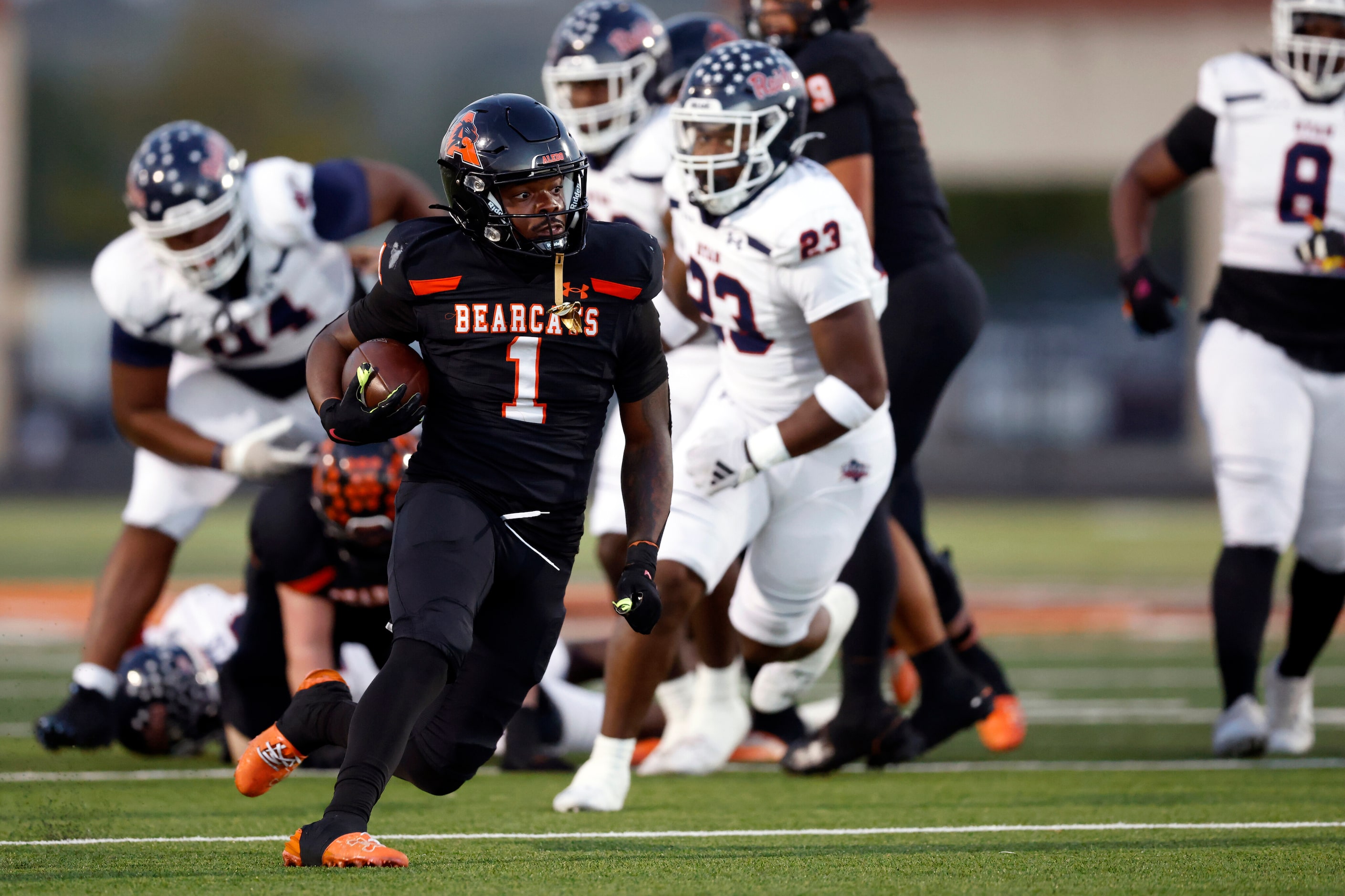 Aledo running back Raycine Guillory Jr. (1) runs the ball during the first half of a...