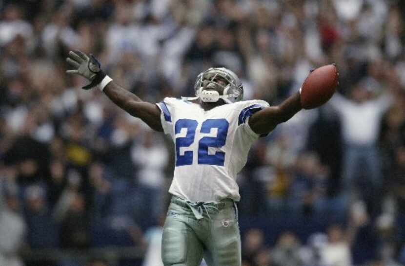 Emmitt Smith sets the NFL's all-time rushing record vs. the Seattle Seahawks. (Photo by...