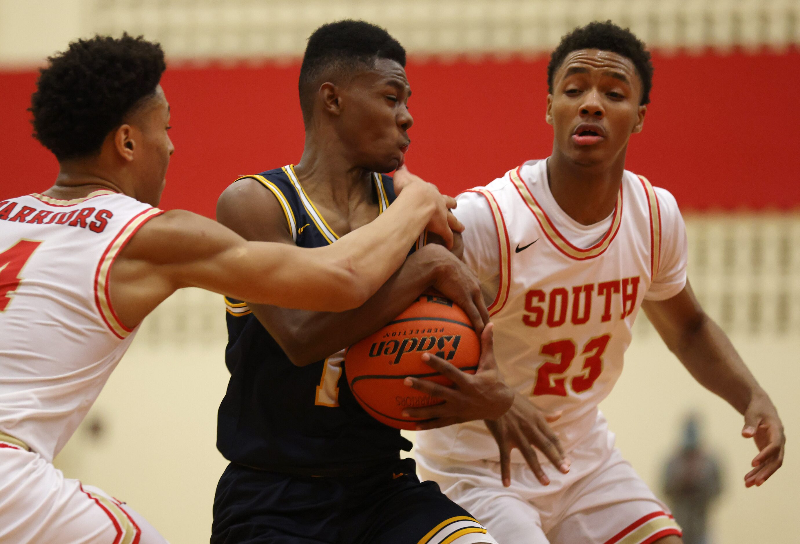 Arlington Lamar's Jalen Ware-Williams (1) attempts to split South Grand Prairie's defenders...