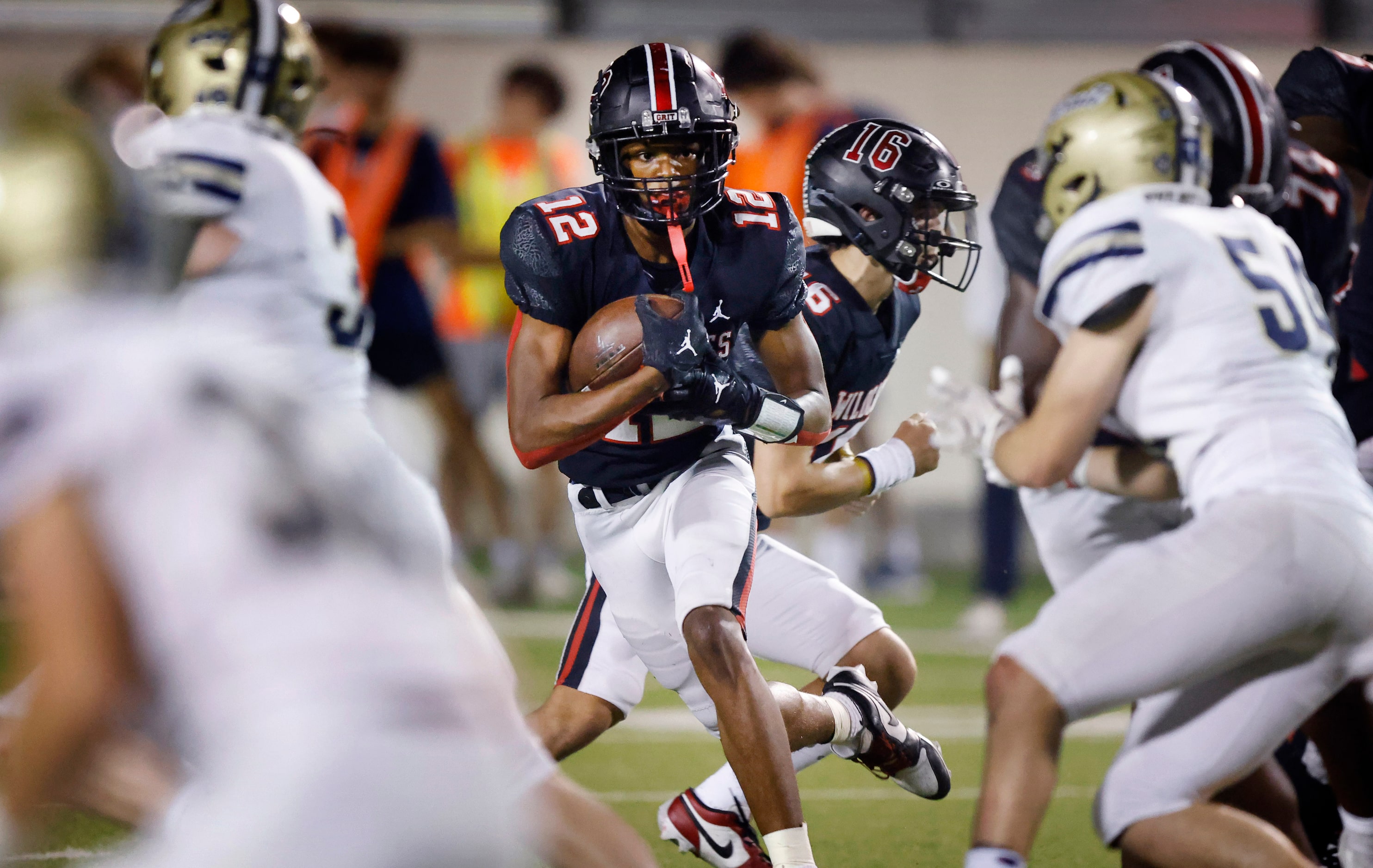 Lake Highlands receiver Franklon Evans (12) carries the ball against Jesuit Dallas during...