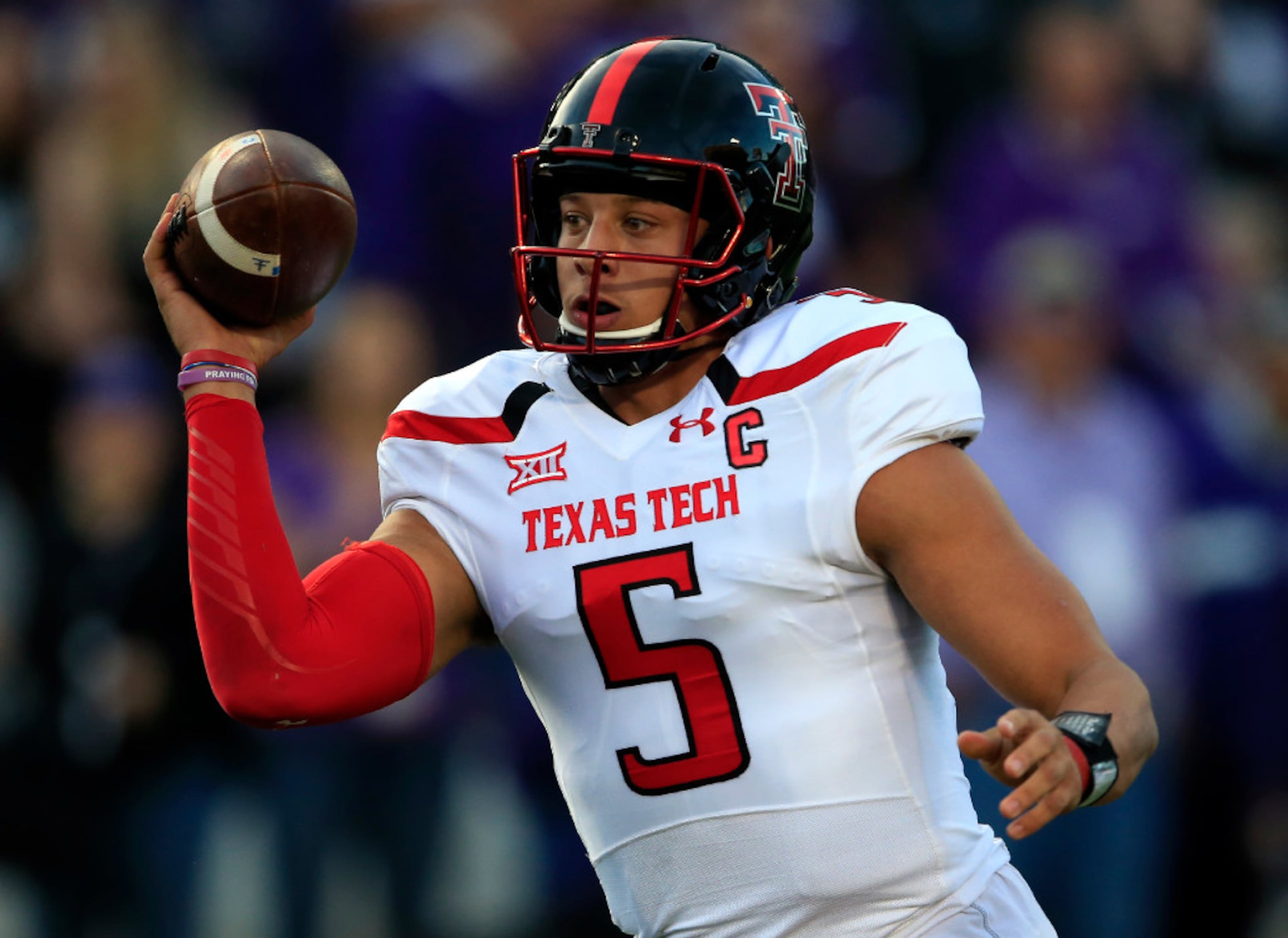 Tech QB Mahomes exits Big 12 opener with upper arm injury