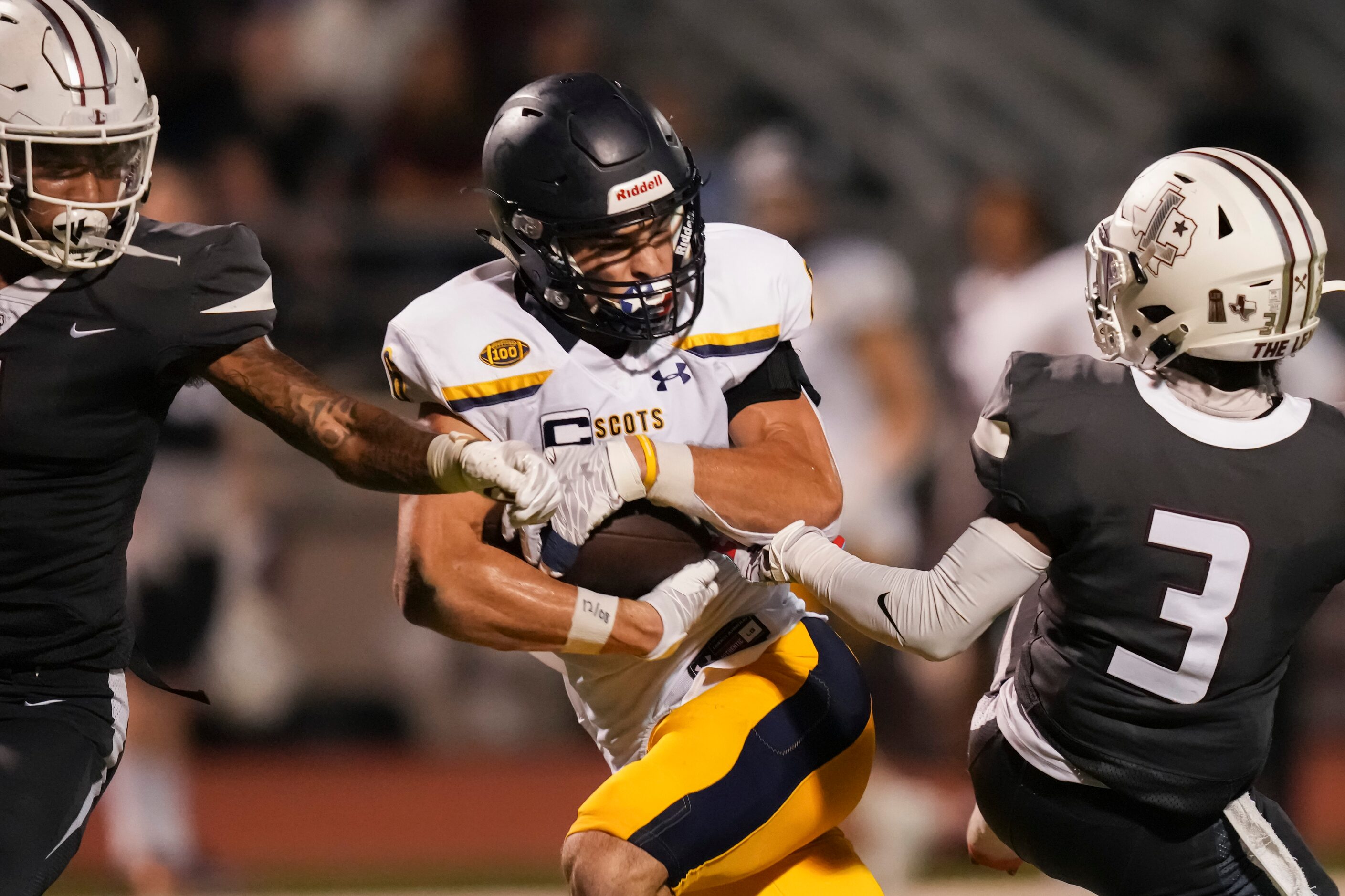 Highland Park wide receiver Luke Herring (6) pulls in a pass between Lewisville defenders...