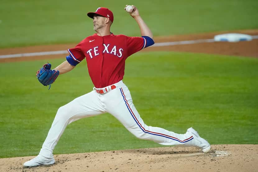 Texas Rangers pitcher Mike Minor delivers during the third inning against the Los Angeles...