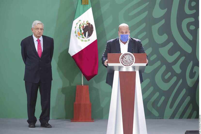 El gobernador de Jalisco, Enrique Alfaro (der.), señaló que más allá de las diferencias...