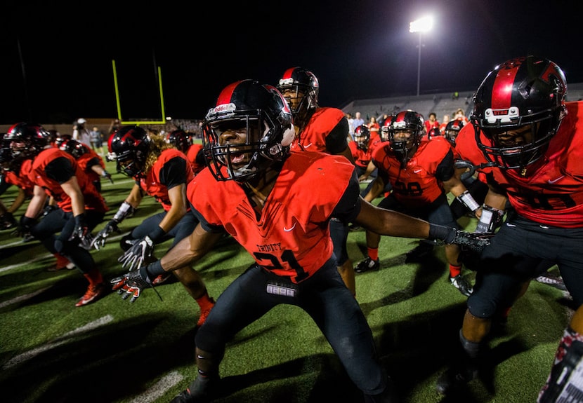 Euless Trinity running back Courage Keihn (21) and his teammates celebrate a 21-20 win over...