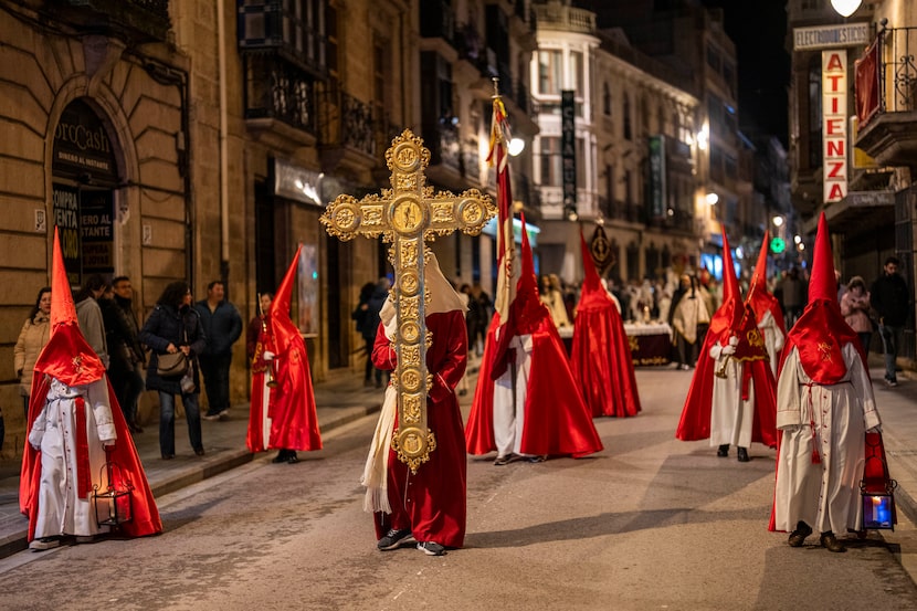 España: Miembros de la "Muy Antigua Hermandad del Señor de la Humildad y María Santísima de...