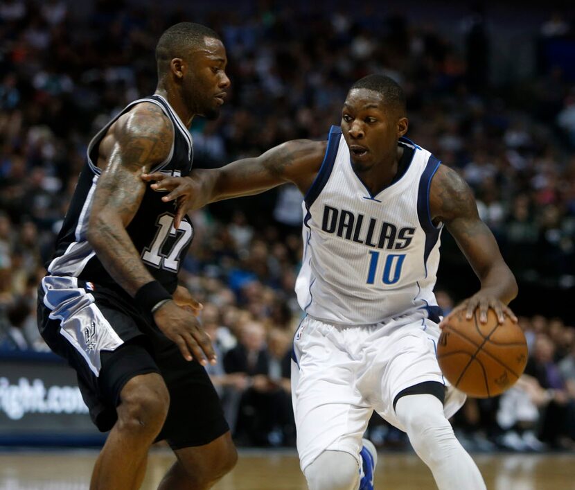 Dallas Mavericks forward Dorian Finney-Smith (10) moves the ball past San Antonio Spurs...