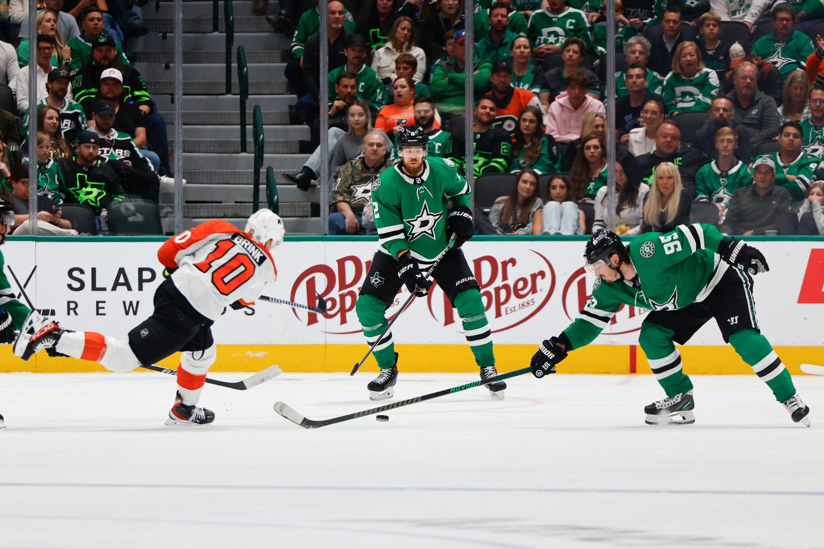 Philadelphia Flyers right wing Bobby Brink (10) shoots past Dallas Stars center Matt Duchene...