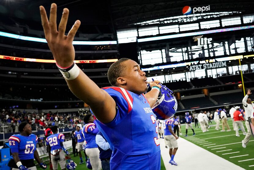 Duncanville quarterback Ja'Quinden Jackson (3) celebrates after defensive lineman Kevon Ivy...