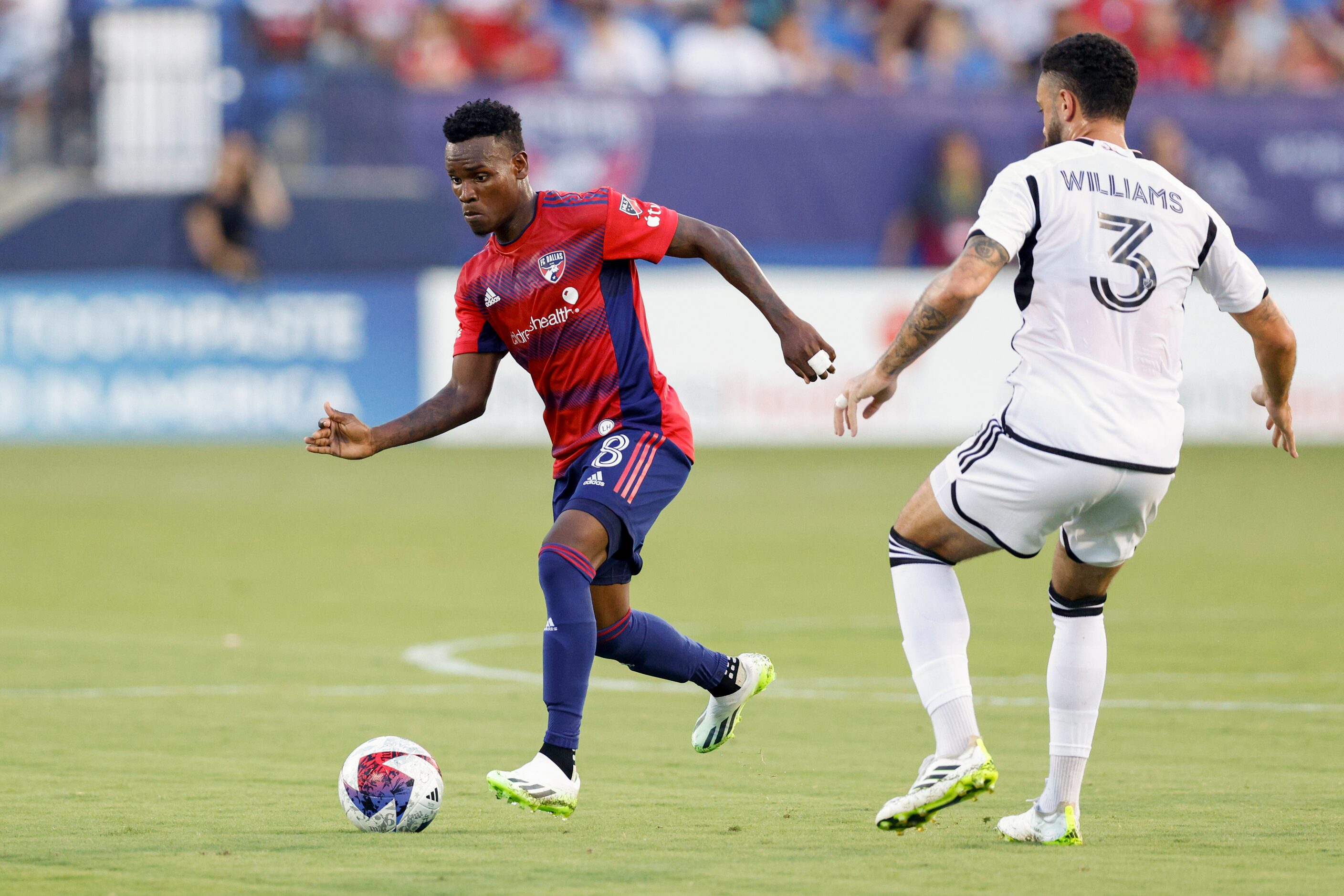 FC Dallas forward Jáder Obrian (8) dribbles away from D.C. United defender Derrick Williams...