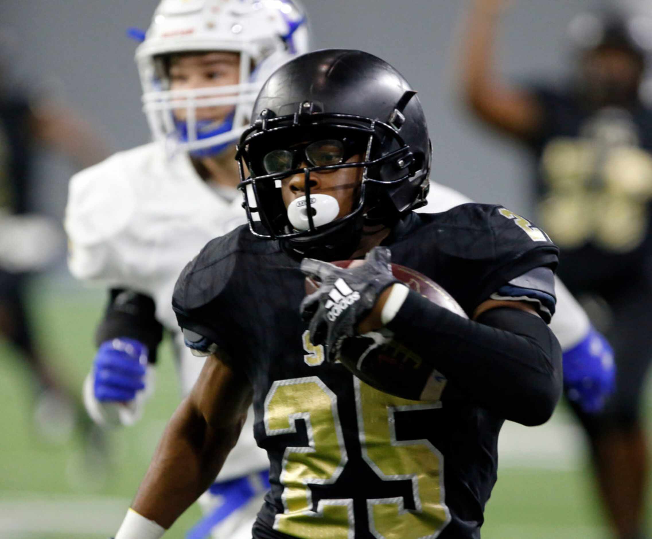 South Oak Cliff's Cameron Davis (25) makes a long run for a first down during the first half...