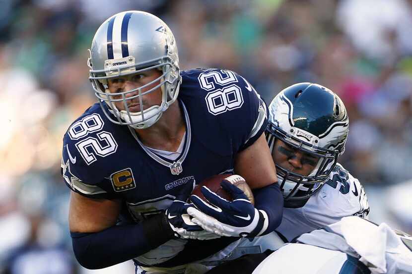 Jason Witten, #82 of the Dallas Cowboys, makes a catch for a first down during the second...
