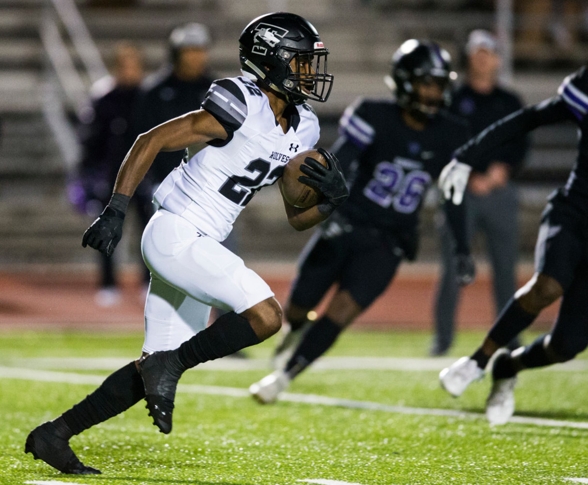 Mansfield Timberview running back Najee Ellies (22) returns a kick for a touchdown during...