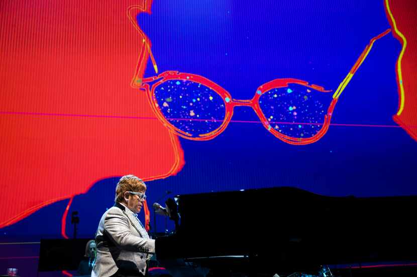 Elton John regresó este jueves al American Airlines Center de Dallas.