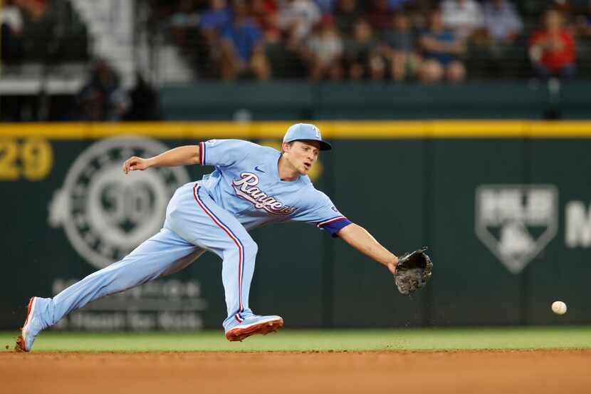 Texas Rangers shortstop Corey Seager (5) fails to reach a RBI single by Seattle Mariners...