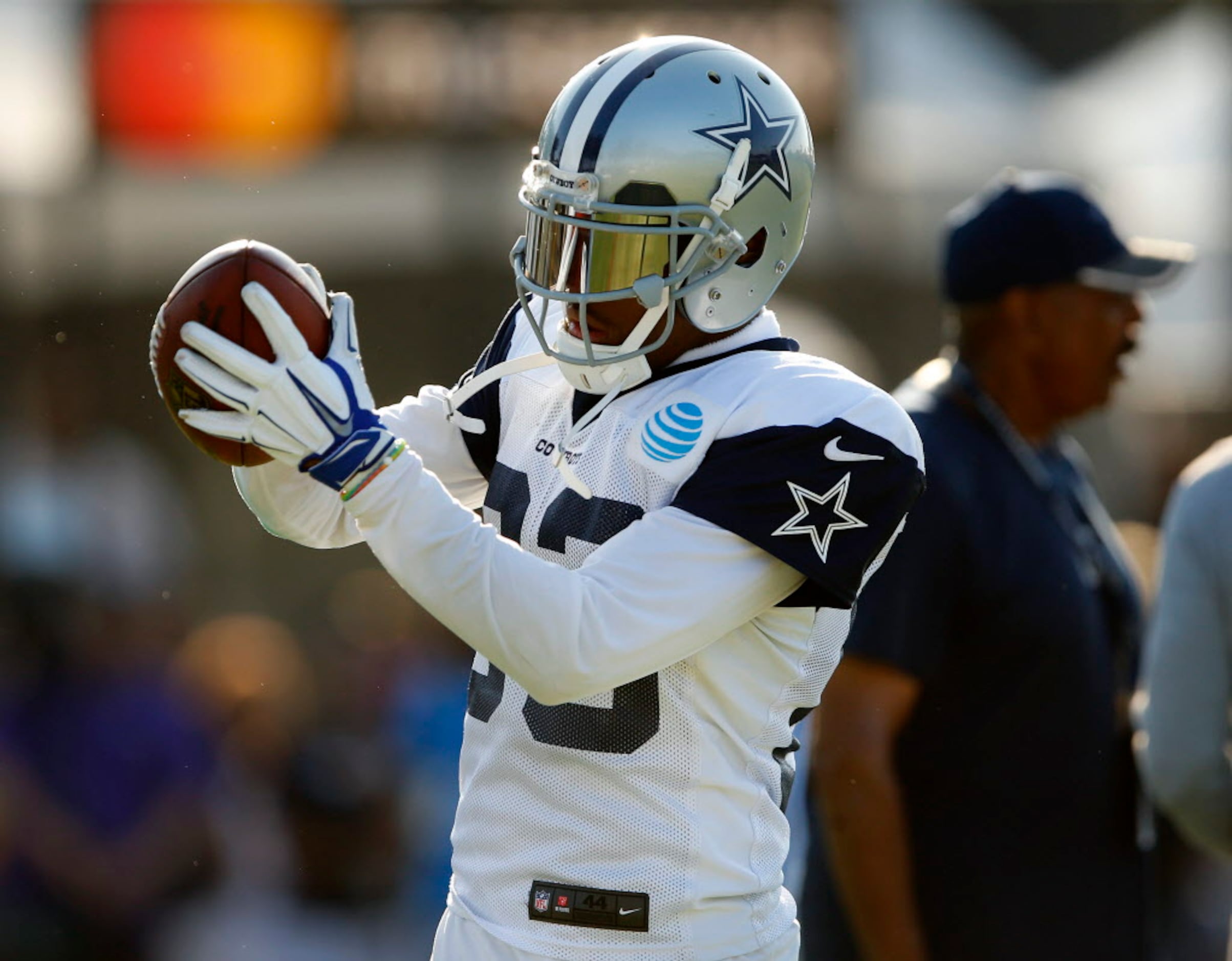 When Cowboys rookies sing, Tony Romo is harshest critic