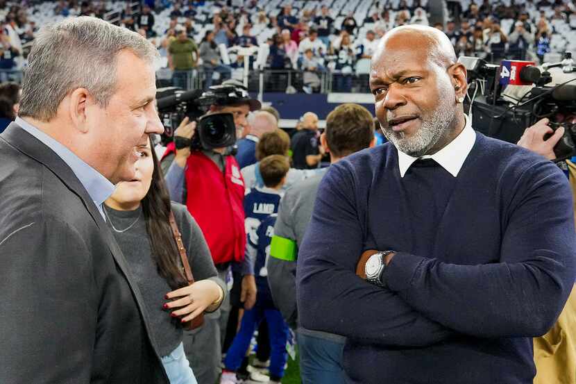 Former Dallas Cowboys player Emmitt Smith (right) talks with former New Jersey Gov. Chris...