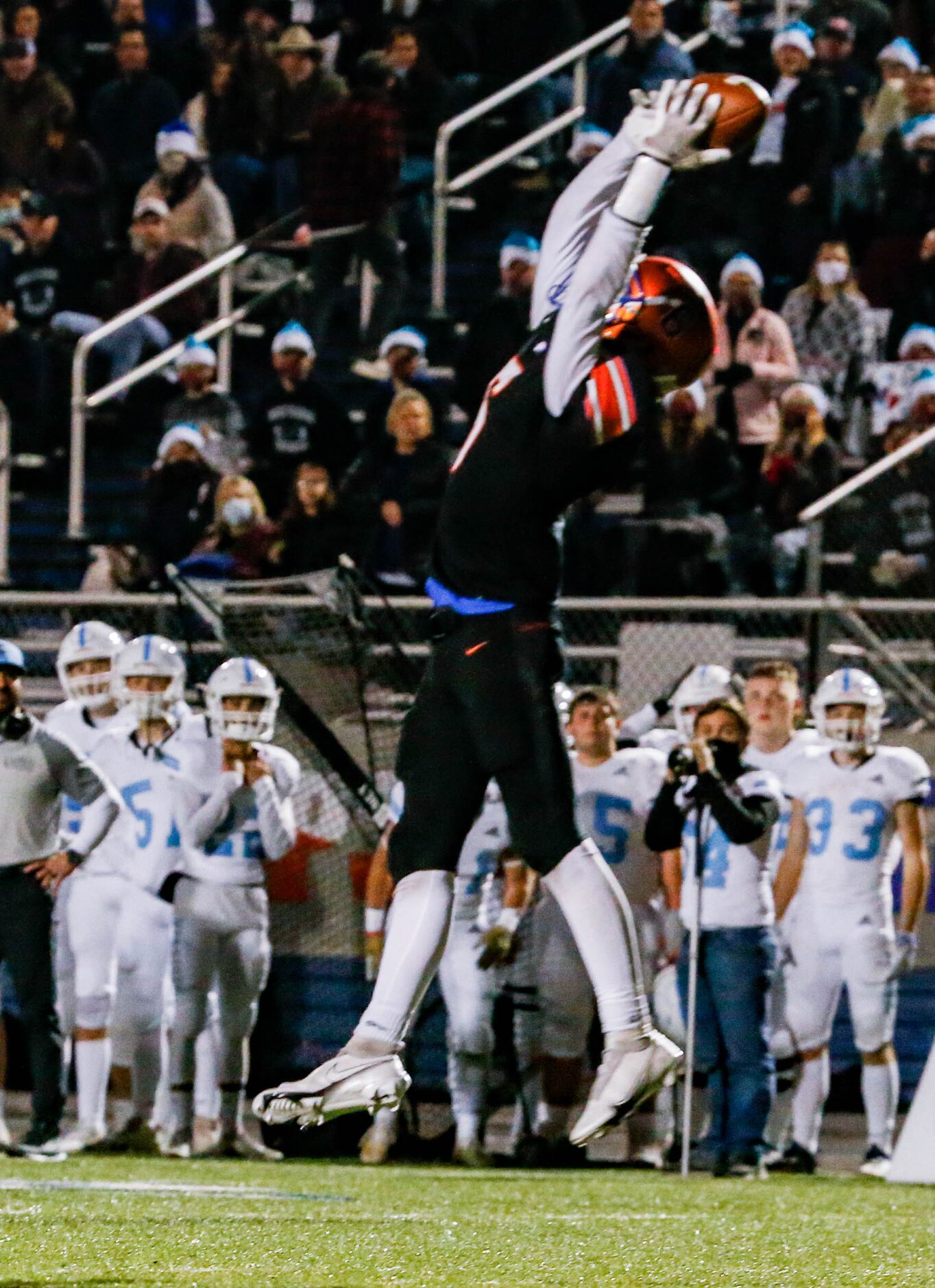 Colleyville Covenant's Caleb Turner (6) catches a pass from quarterback Austin Scheets (17)...