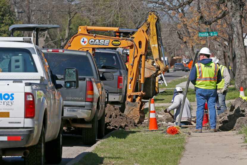 Construction crews work on gas lines on El Centro Drive in Dallas, Wednesday, March 7, 2018....
