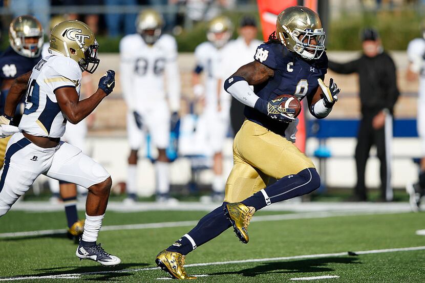 SOUTH BEND, IN - SEPTEMBER 19: Jaylon Smith #9 of the Notre Dame Fighting Irish returns a...