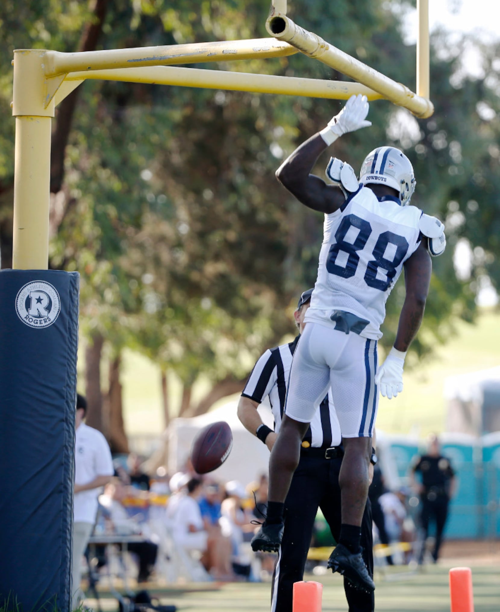 Dez Bryant catches Dallas record 72nd career touchdown