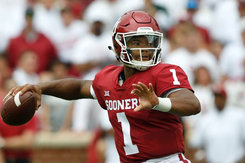 Oklahoma quarterback Kyler Murray (1) throws in the second quarter of an NCAA college...