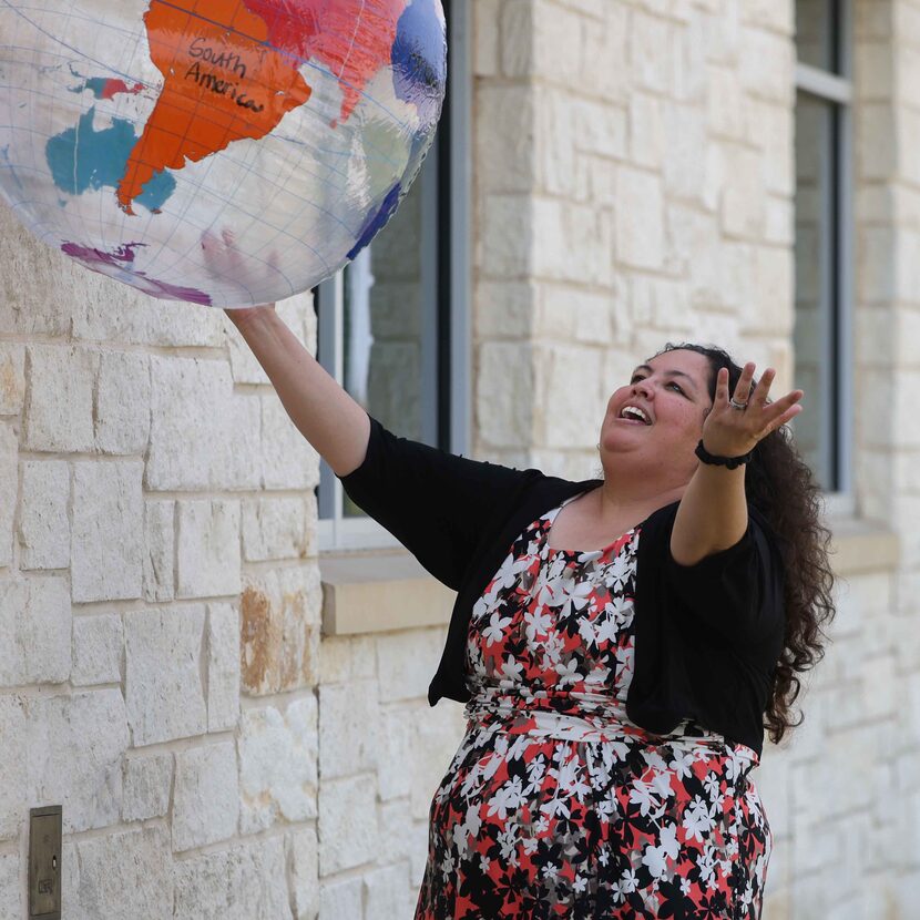 La maestra Michelle González utiliza Empatico, una herramienta que le conecta con otras...