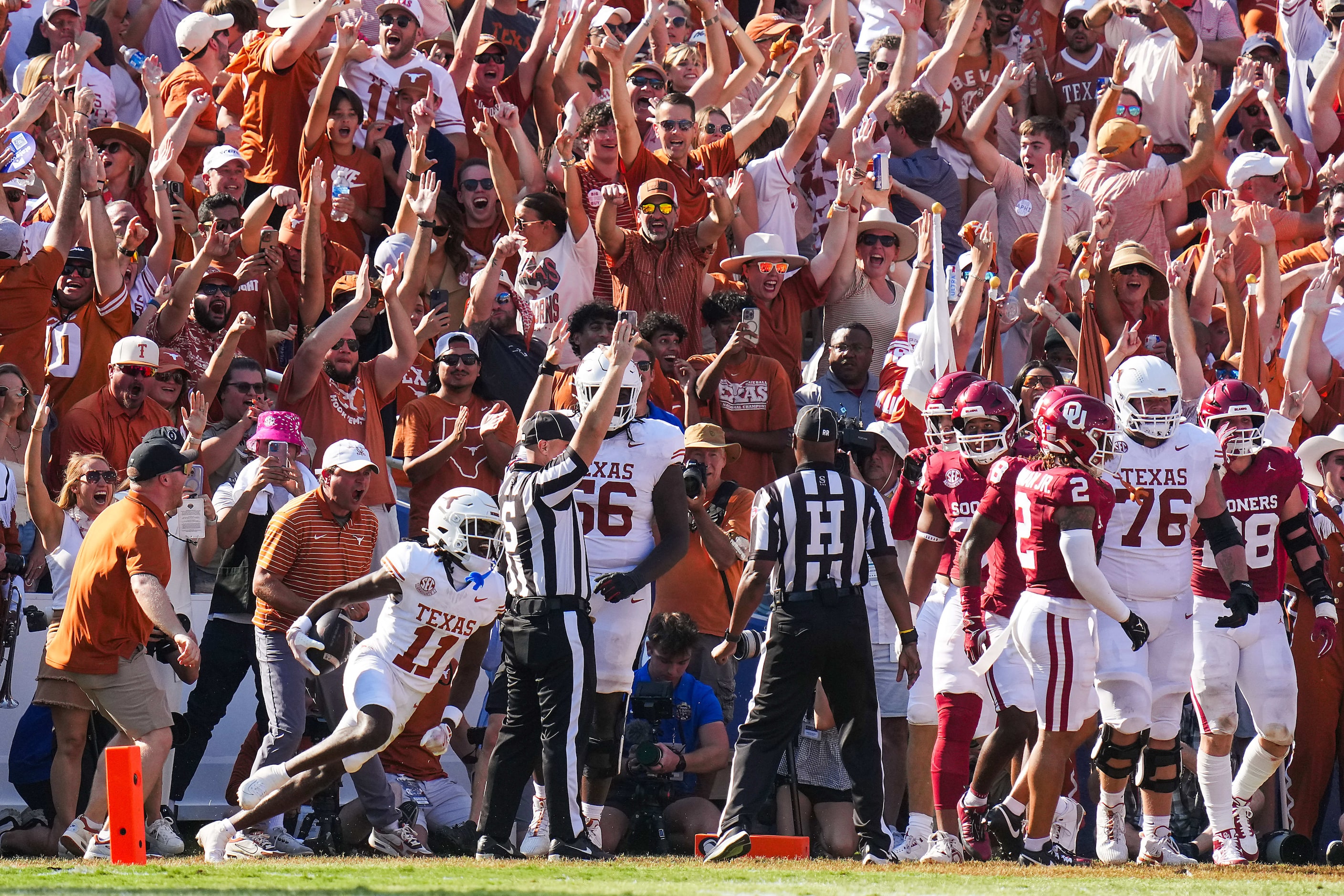 Texas wide receiver Silas Bolden (11) celebrates after recovering a fumble in the \ez for a...