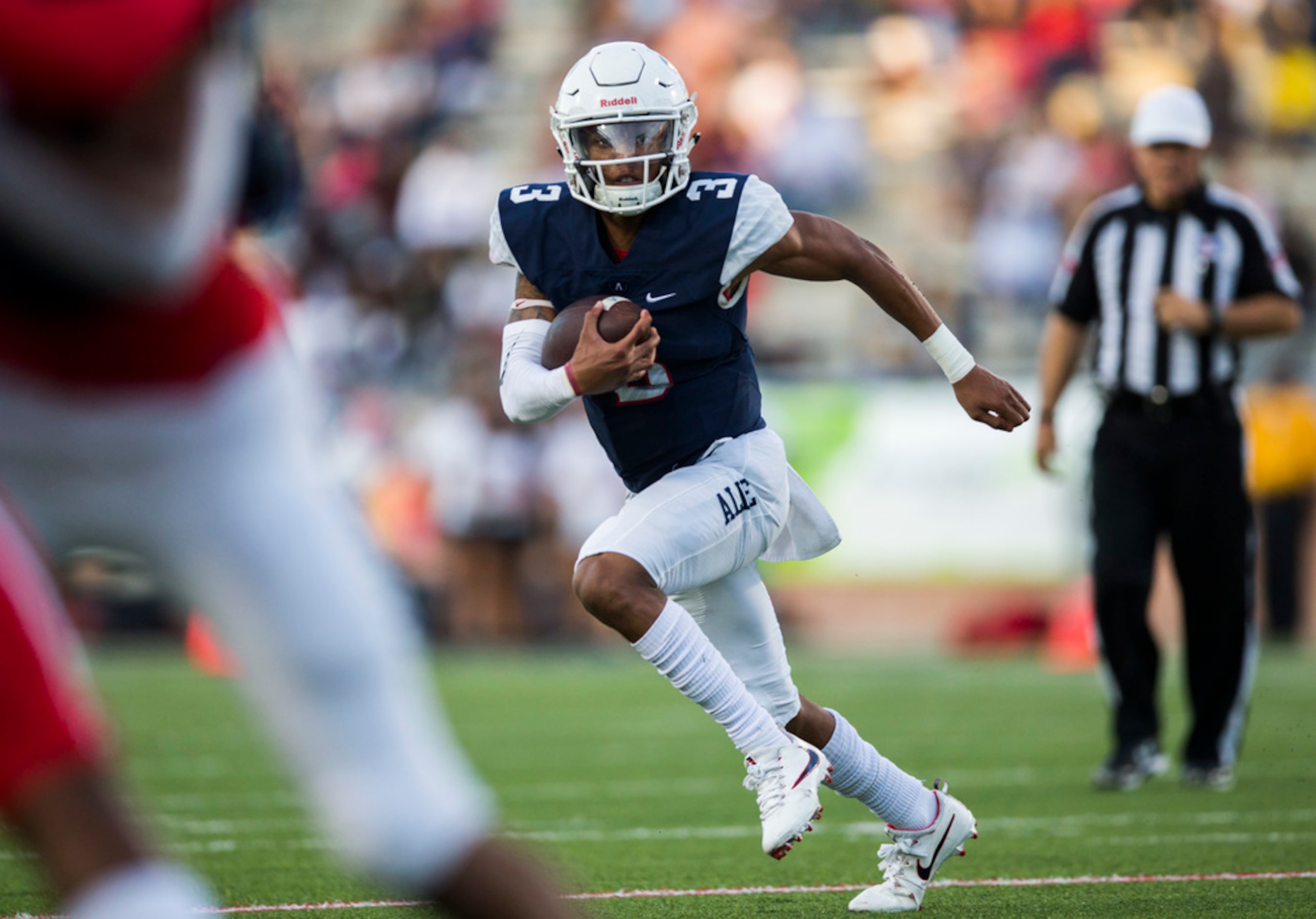 Allen quarterback Raylen Sharpe (3) runs the ball during the first quarter of a high school...